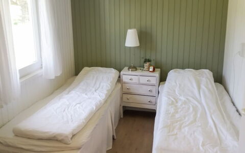 Gerlef - 382M from the Sea: Hout, Meubilair, Verdieping, Flooring, Slaapkamer, Interieur Ontwerp, Bed, Laken, Bedding, Bed Frame