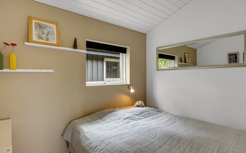 Aarthi - 637M from the Sea: Muur, Interieur Ontwerp, Plafond, Slaapkamer, Hout, Bed, Verdieping, Flooring, Verlichting, Kamer