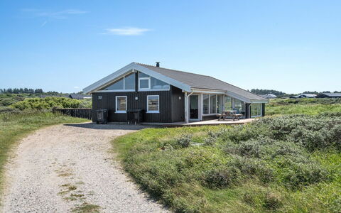 Hermund - 110M from the Sea: Woongebied, Dak, Voorstad, Oprit, Landgoed, Schoorsteen
