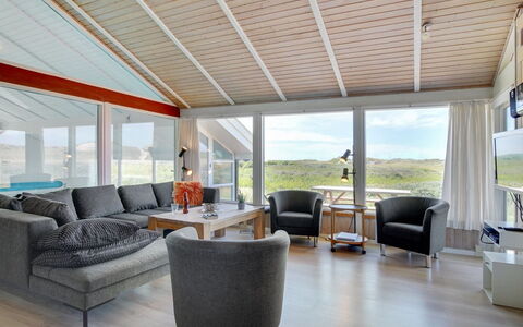 Hermund - 110M from the Sea: Woongebied, Dak, Voorstad, Oprit, Landgoed, Schoorsteen