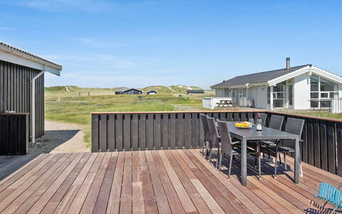 Hermund - 110M from the Sea: Woongebied, Dak, Voorstad, Oprit, Landgoed, Schoorsteen