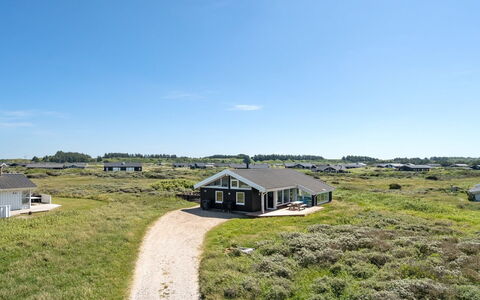 Hermund - 110M from the Sea: Woongebied, Dak, Voorstad, Oprit, Landgoed, Schoorsteen