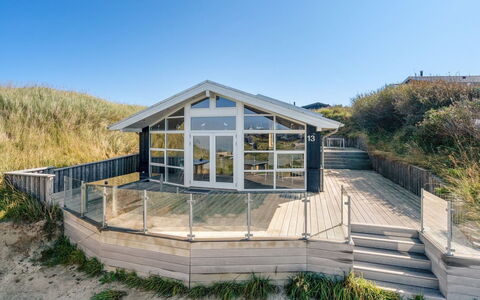 Hermande - 203M from the Sea: Meubilair, Interieur Ontwerp, Stoel, Flooring, Tafel, Toevlucht, Verdieping, Plafond, Kamer, Eco Hotel