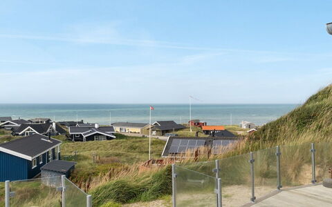 Hermande - 203M from the Sea: Meubilair, Interieur Ontwerp, Stoel, Flooring, Tafel, Toevlucht, Verdieping, Plafond, Kamer, Eco Hotel