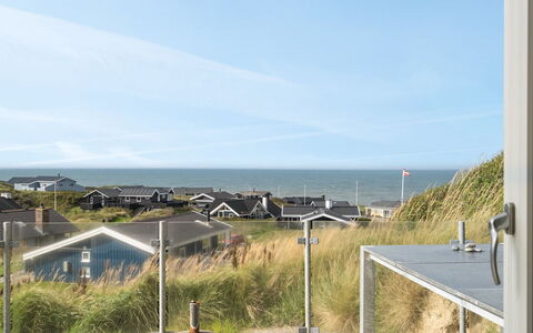 Hermande - 203M from the Sea: Meubilair, Interieur Ontwerp, Stoel, Flooring, Tafel, Toevlucht, Verdieping, Plafond, Kamer, Eco Hotel