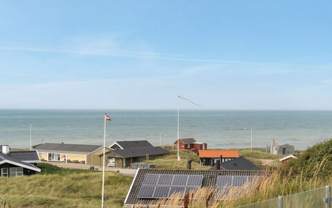 Hermande - 203M from the Sea: Meubilair, Interieur Ontwerp, Stoel, Flooring, Tafel, Toevlucht, Verdieping, Plafond, Kamer, Eco Hotel
