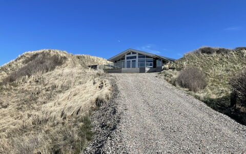 Hermande - 203M from the Sea: Meubilair, Interieur Ontwerp, Stoel, Flooring, Tafel, Toevlucht, Verdieping, Plafond, Kamer, Eco Hotel