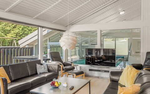 Franka - 950M from the Sea: Interieur Ontwerp, Plafond, Bankstel, Hout, Flooring, Meubilair, Verdieping, Woonkamer, Verlichting