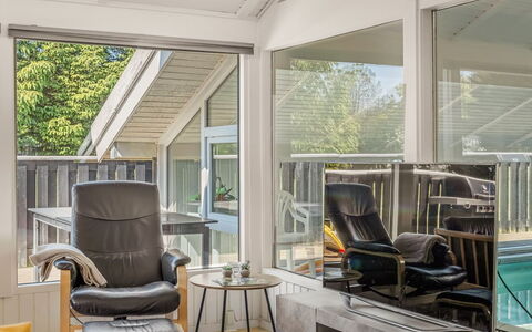 Franka - 950M from the Sea: Interieur Ontwerp, Meubilair, Flooring, Hout, Plafond, Verdieping, Stoel, Verlichting, Woonkamer, Huis