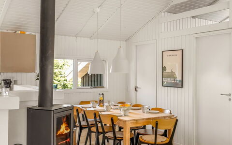 Franka - 950M from the Sea: Flooring, Meubilair, Verdieping, Interieur Ontwerp, Plafond, Houten Vloer, Haard, Houtkachel, Kamer, Woonkamer