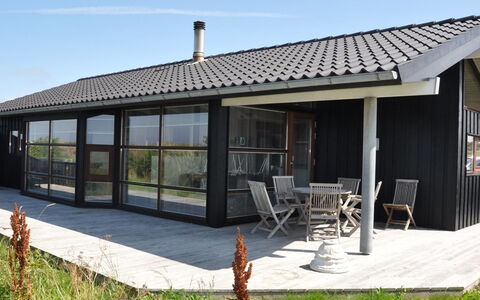Sigvalda - 250M from the Sea: Hout, Dak, Deur, Veranda, Verblijf, Schaduw, Outdoor Structuur, Garden Gebouwen, Natuurlijk Materiaal, Siding