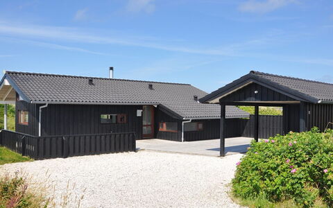 Sigvalda - 250M from the Sea: Dak, Huis, Huis, Architectuur, Verblijf, Woongebied, Deur, Land Lot, Siding, Schaduw