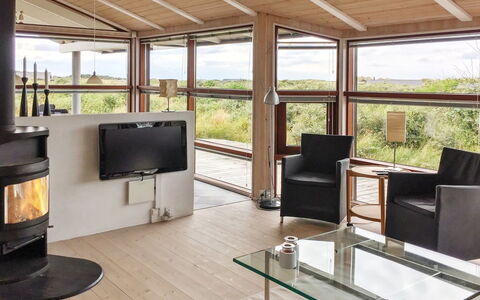 Sigvalda - 250M from the Sea: Hout, Interieur Ontwerp, Plafond, Flooring, Verdieping, Meubilair, Kamer, Stoel, Woonkamer, Hardwood