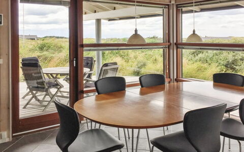 Sigvalda - 250M from the Sea: Meubilair, Interieur Ontwerp, Hout, Plafond, Flooring, Verdieping, Stoel, Keuken En Eettafel, Tafel, Kamer