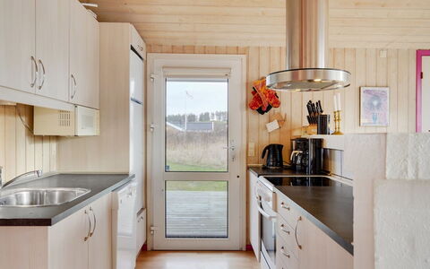 Hava - 450M from the Sea: Keuken, Toestel Van De Keuken, Countertop, Major Appliance, Flooring, Hout, Interieur Ontwerp, Meubilair, Gootsteen, Cabinetry