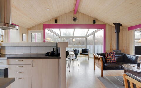 Hava - 450M from the Sea: Hout, Interieur Ontwerp, Plafond, Meubilair, Huis, Verdieping, Kamer, Lichte Inrichting, Stoel, Keuken