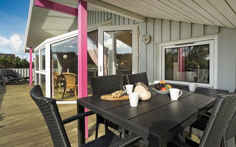 Hava - 450M from the Sea: Huis, Deur, Dek, Balkon, Veranda, Hardwood, Beits, Houten Vloer, Schaduw, Stoel