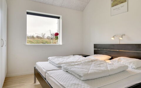 Swarthofthi - 1.5Km from the Sea: Slaapkamer, Plafond, Bed, Interieur Ontwerp, Bedding, Laken, Verdieping, Linens, Kamer, Bed Frame