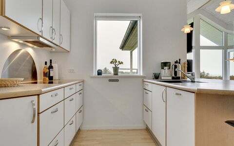 Swarthofthi - 1.5Km from the Sea: Interieur Ontwerp, Flooring, Keuken, Countertop, Hout, Plafond, Cabinetry, Lichte Inrichting, Verdieping, Toestel Van De Keuken