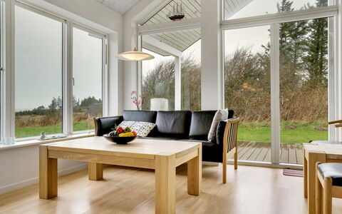 Swarthofthi - 1.5Km from the Sea: Meubilair, Flooring, Interieur Ontwerp, Verdieping, Hout, Houten Vloer, Plafond, Woonkamer, Bankstel, Tafel
