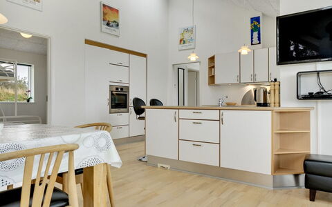 Swarthofthi - 1.5Km from the Sea: Flooring, Interieur Ontwerp, Meubilair, Hout, Plafond, Verdieping, Houten Vloer, Kamer, Keuken, Verlichting