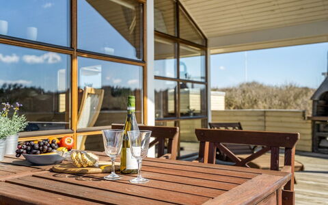 Fam - 300M from the Sea: Huis, Huis, Deur, Dak, Verblijf, Landgoed, Tuin, Schaduw, Siding, Werf