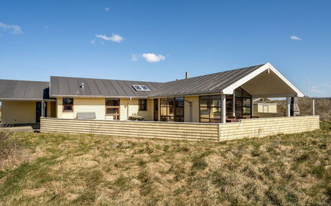 Fam - 300M from the Sea: Huis, Huis, Deur, Dak, Verblijf, Landgoed, Tuin, Schaduw, Siding, Werf