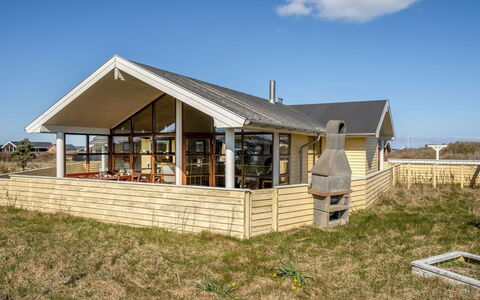 Fam - 300M from the Sea: Huis, Huis, Deur, Dak, Verblijf, Landgoed, Tuin, Schaduw, Siding, Werf