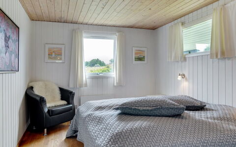 Sorja - 420M from the Sea: Bed, Slaapkamer, Interieur Ontwerp, Bedding, Laken, Meubilair, Hout, Plafond, Flooring, Verdieping