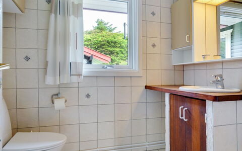 Sorja - 420M from the Sea: Loodgieterswerkinrichting, Wastafel, Flooring, Wastafel In De Badkamer, Verdieping, Kraan, Loodgieter, Badkamer, Interieur Ontwerp, Deur