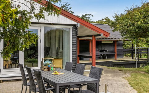 Sorja - 420M from the Sea: Hout, Veranda, Huis, Schaduw, Dek, Buitenmeubels, Verblijf, Hardwood, Stoel, Outdoor Structuur