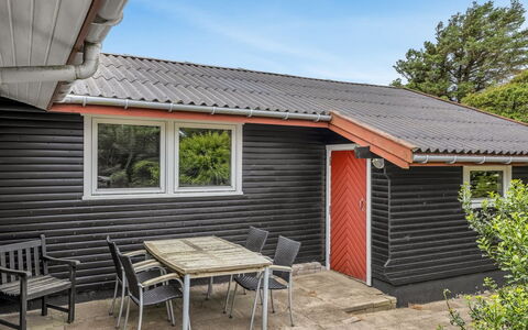 Sorja - 420M from the Sea: Hout, Siding, Dak, Verblijf, Veranda, Schaduw, Hardwood, Beits, Plank, Dek