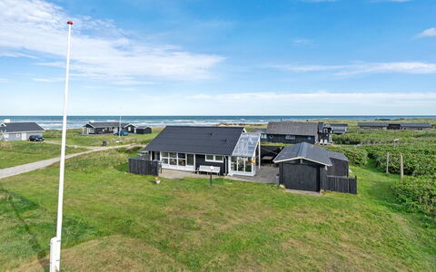 Miroslava - 140M from the Sea: Huis, Huis, Deur, Dak, Verblijf, Landgoed, Tuin, Schaduw, Siding, Werf