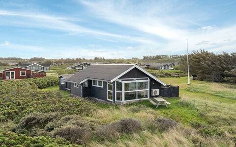 Miroslava - 140M from the Sea: Huis, Huis, Deur, Dak, Verblijf, Landgoed, Tuin, Schaduw, Siding, Werf