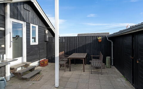Miroslava - 140M from the Sea: Huis, Huis, Deur, Dak, Verblijf, Landgoed, Tuin, Schaduw, Siding, Werf