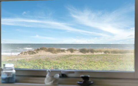 Miroslava - 140M from the Sea: Huis, Huis, Deur, Dak, Verblijf, Landgoed, Tuin, Schaduw, Siding, Werf