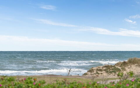 Miroslava - 140M from the Sea: Huis, Huis, Deur, Dak, Verblijf, Landgoed, Tuin, Schaduw, Siding, Werf