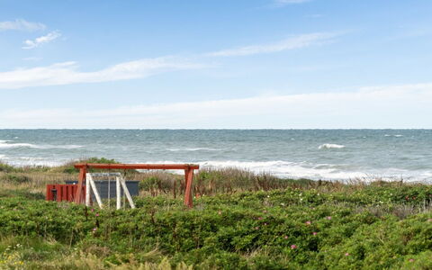 Miroslava - 140M from the Sea: Huis, Huis, Deur, Dak, Verblijf, Landgoed, Tuin, Schaduw, Siding, Werf