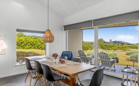 Vilda - 416M from the Sea: Interieur Ontwerp, Plafond, Meubilair, Keuken En Eettafel, Flooring, Verdieping, Eetkamer, Stoel, Kamer, Lichte Inrichting
