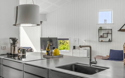 Vilda - 416M from the Sea: Keuken, Countertop, Interieur Ontwerp, Flooring, Toestel Van De Keuken, Gootsteen, Loodgieterswerkinrichting, Kraan, Cabinetry, Lichte Inrichting