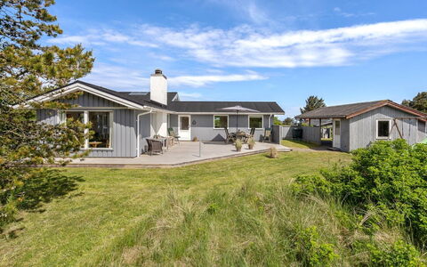 Wolfger - 350M from the Sea: Gras, Grasland, Land Lot, Verblijf, Landelijk Gebied, Weide, Garden Gebouwen, Tuin, Schuur