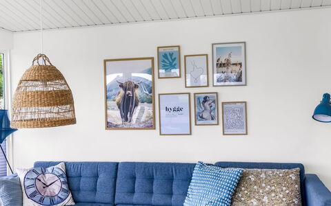 Albert - 340M from the Sea: Meubilair, Interieur Ontwerp, Bankstel, Woonkamer, Textiel, Flooring, Kamer, Verdieping, Kussen, Verlichting