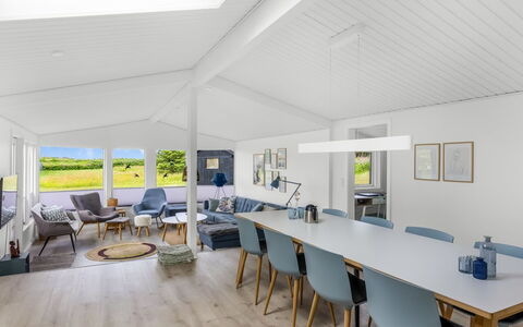 Albert - 340M from the Sea: Interieur Ontwerp, Plafond, Huis, Flooring, Verdieping, Woonkamer, Schaduw, Keuken En Eettafel, Stoel