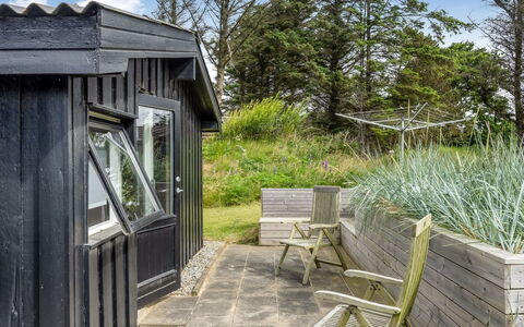 Albert - 340M from the Sea: Hout, Struik, Land Lot, Verblijf, Groundcover, Garden Gebouwen, Schuur, Plank, Siding, Tuin