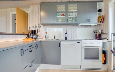 Ailika - 300M from the Sea: Keuken, Toestel Van De Keuken, Major Appliance, Countertop, Flooring, Cabinetry, Hout, Interieur Ontwerp, Gootsteen, Meubilair