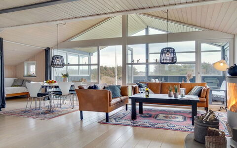 Ailika - 300M from the Sea: Meubilair, Interieur Ontwerp, Bankstel, Hout, Woonkamer, Flooring, Plafond, Verdieping, Kamer