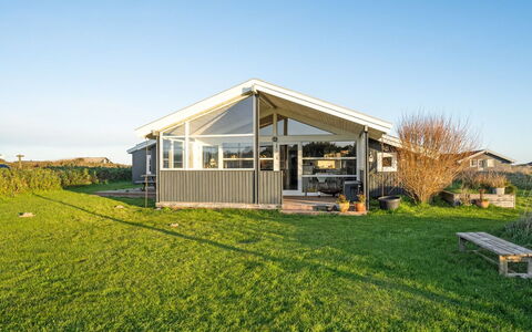 Ailika - 300M from the Sea: Verblijf, Huis, Huis, Dak, Veranda, Landgoed, Siding, Garden Gebouwen, Boerderij, Werf