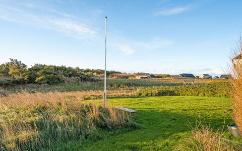 Ailika - 300M from the Sea: Verblijf, Huis, Huis, Dak, Veranda, Landgoed, Siding, Garden Gebouwen, Boerderij, Werf