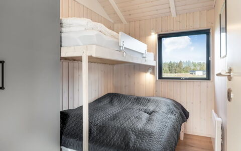 Talitha - 1.5Km from the Sea: Hout, Slaapkamer, Bed, Bedding, Laken, Bed Frame, Freezing, Plank, Hardwood, Sneeuw