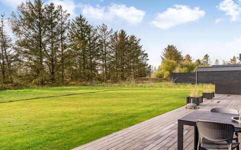 Talitha - 1.5Km from the Sea: Gras, Land Lot, Plain, Gazon, Tuin, Weide, Landscaping, Hardwood, Plank